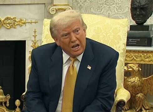 donald-trump-gesture-mystery-bruises-concern